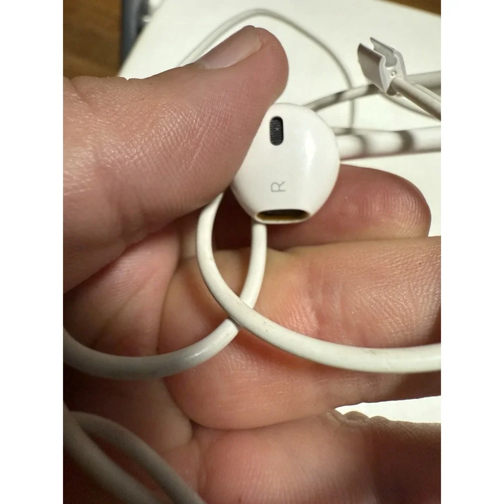 Apple EarPods with Aux In Ear Canal Headset - White